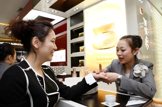 설화수 베이징 팍슨백화점 매장.(사진제공=아모레퍼시픽)© News1