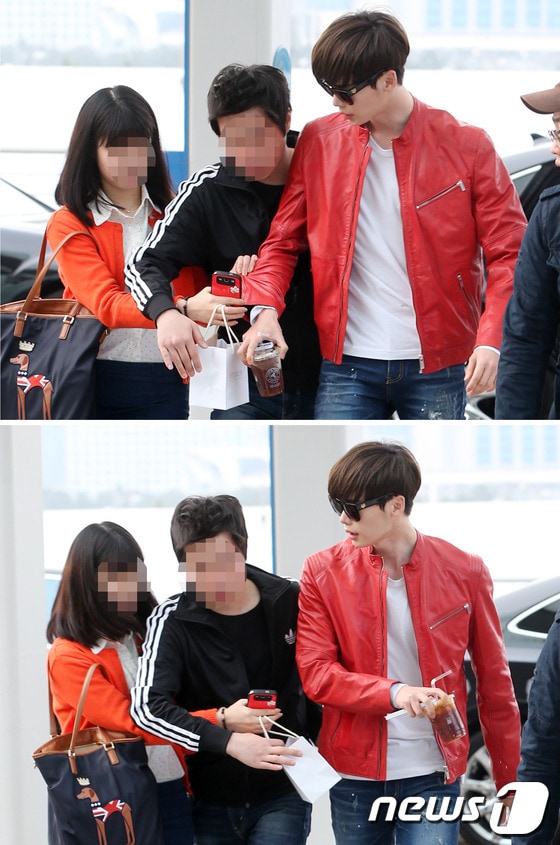 배우 이종석이 홍콩에서 열리는 휴고보스 플래그십 스토어 오픈 행사에 한국 대표로 참석 차 27일 오전 인천국제공항을 통해 출국하던 중 한 팬이 선물을 주려고 옷을 잡아당기자 당황하고 있다.   © News1   