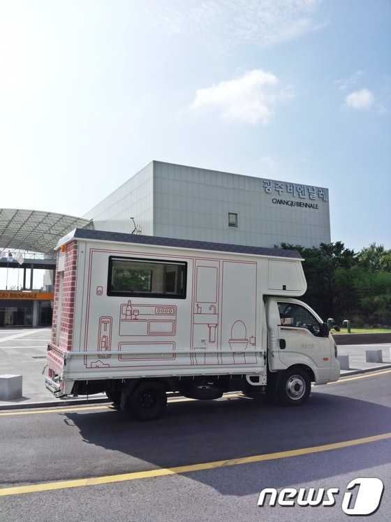 광주비엔날레는 서도호의 작품 틈새호텔을 체험할 숙박자를 모집한다. © News1 