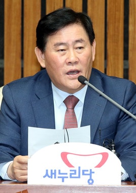 최경환 새누리당 원내대표.2014.4.4./뉴스1 © News1 이광호 기자