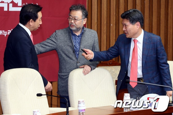 조동원 새누리당 홍보기획본부장 (가운데) 2014.4.8/뉴스1 © News1 이광호 기자