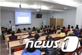 을지대학교병원과 국민건강보험공단 대전서부지사는 8일 을지홀에서 ‘건강지원서비스 공개강좌’를 개최했다.© News1
