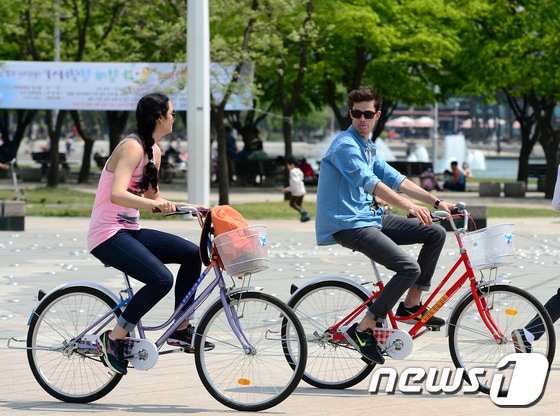 자전거 인터넷 용어에 대한 누리꾼들의 관심이 뜨겁다. ⓒ News1
