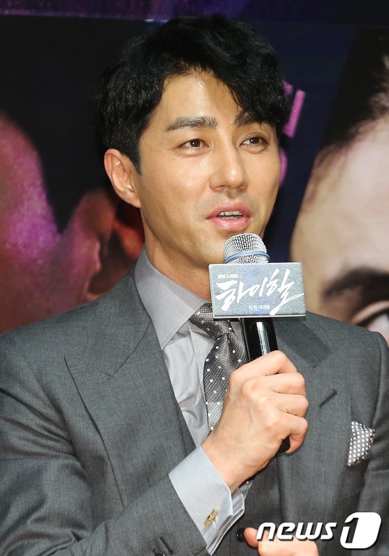 배우 차승원이 12일 오전 서울 광진구 롯데시네마 건대입구점에서 열린 영화 '하이힐'(감독 장진) 제작발표회에 참석해 질문에 답하고 있다. 누구에게도 말하지 못한 자신의 진짜 모습을 찾기로 결심한 순간 치명적인 사건에 휘말리게 된 강력계 형사 '지욱'의 돌이킬 수 없는 운명을 그린 영화 '하이힐'은 오는 6월 개봉될 예정이다. 2014.5.12 스타뉴스/뉴스1 © News1