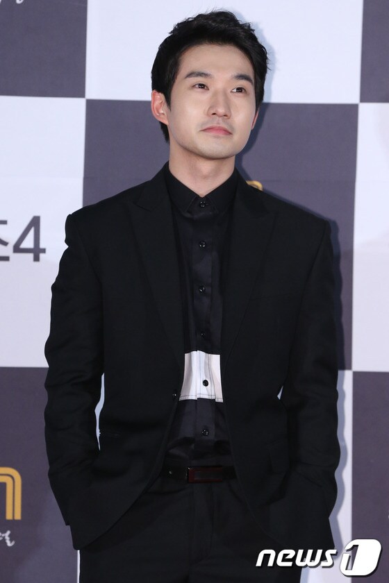 배우 류덕환이 14일 오후 서울 마포구 CGV 상암에서 열린 OCN드라마 '신의 퀴즈 시즌4' 제작발표회에서 포토타임을 갖고 있다. 2014.5.14 스타뉴스/뉴스1 © News1   