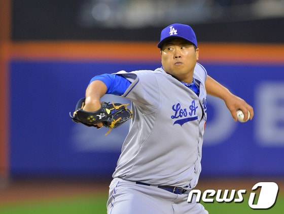 &#39;돌아온 닥터 K&#39; 류현진&#40;27·LA 다저스&#41;이 22일 오전 8시 10분&#40;이하 한국시간&#41; 미국 뉴욕 플러싱의 시티필드에서 열린 메이저리그 뉴욕 메츠와 원정 경기에 선발 등판해 힘차게 공을 뿌리고 있다. 류현진은 1-0으로 앞선 4회까지 삼진 8개를 잡아내며 &#39;K&#39; 행진을 이어가고 있다. 류현진은 2014시즌 7경기에 선발 등판해 3승2패와 평균자책점 3.00을 기록했다. 류현진은 지난달 27일 콜로라도 로키스전에서 5이닝 9피안타 6실점&#40;5자책점&#41;으로 패전투수가 됐다. 이후 류현진은 왼쪽 어깨 통증으로 미국 진출 이후 처음으로 부상자 명단에 포함됐다. © News1   권현진 특파원