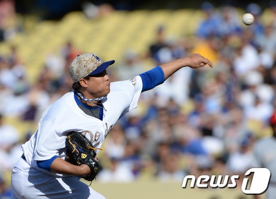 LA다저스 류현진이 27일(현지시간) 미국 캘리포니아주 LA 다저스타디움에서 열리는 LA다저스와 신시네티 레즈의 경기에 선발 출전해 힘차게 공을 뿌리고 있다. © News1 권현진 기자