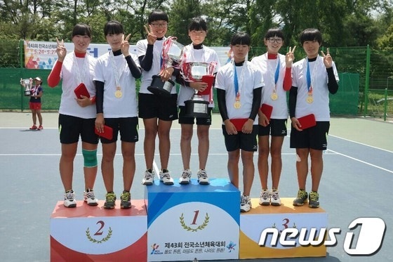 대전둔원중 제43회 전국소년체육대회 정구 여자중학부 단체전 금메달 획득© News1