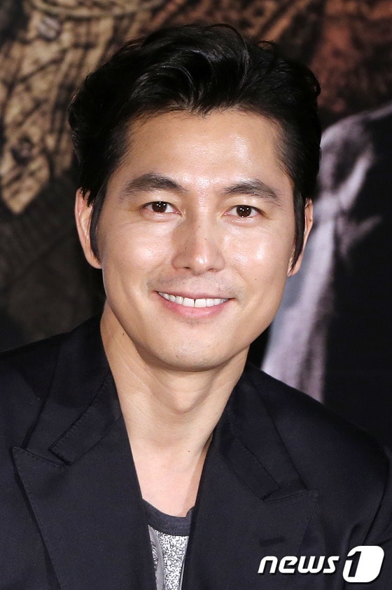 배우 정우성이 28일 오전 서울 중구 메가박스 동대문에서 열린 영화 '신의 한 수' 제작보고회에 참석하고 있다.범죄로 변해버린 내기 바둑판에 사활을 건 꾼들의 전쟁을 그린 액션영화 '신의 한 수'는 오는 7월 개봉 예정이다. 2014.5.28 스타뉴스/뉴스1 © News1   