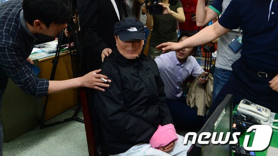 서울지하철 3호선 도곡역 방화사건 용의자 조모씨가 28일 오후 서울 수서경찰서에서 취재진의 질문에 답하고 있다. © News1 양동욱 기자