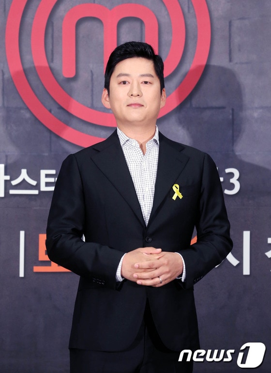 심사위원 강레오가 지난 5월 7일 오후 서울 광화문 프레스센터에서 열린 올리브TV "마스터셰프코리아3" 제작발표회에서 포즈를 취하고 있다. "마스터셰프코리아3"는 전 세계 30여 개국에서 사랑받는 월드 No.1 요리 서바이벌의 한국판 프로그램이다. 2014.5.7 스타뉴스/뉴스1