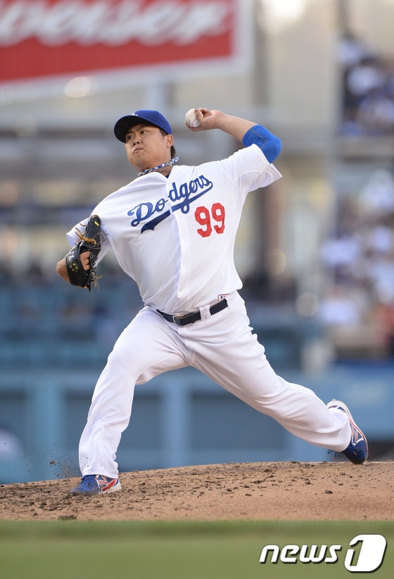 류현진이 7일(한국시간) 콜로라도전에 선발 등판해 4회까지 무실점 호투를 이어가고 있다. © News1 권현진 기자