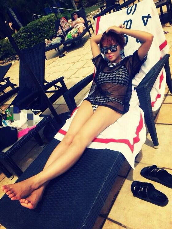 나르샤가 비키니 자태를 뽐냈다. © 나르샤 트위터 