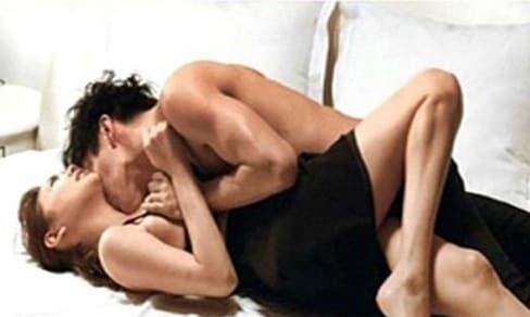 황제를 위하여 이태임과 이민기의 베드신이 누리꾼들의 관심을 받고 있다. © 사진출처=영화 '황제를 위하여' 스틸 컷 