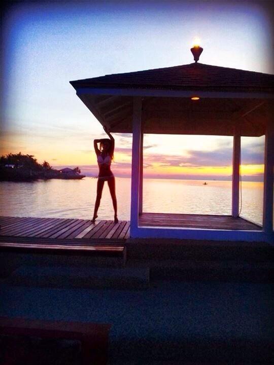 클라라가 비키니 몸매를 과시했다. © 클라라 트위터 