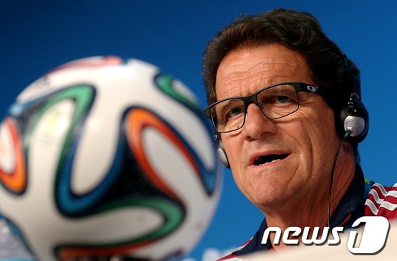 대한민국과 2014 브라질월드컵 조별예선 1차전을 앞둔 파비오 카펠로(Fabio Capello) 러시아 축구대표팀 감독이 16일 오후(현지시간) 브라질 쿠이아바 아레나 판타나우 경기장에서 가진 공식 기자회견에서 취재진의 질문에 답하고 있다. 2014.6.17/뉴스1 © News1 (쿠이아바(브라질)=뉴스1) 박정호 기자