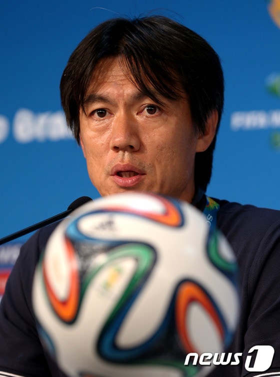 대한민국은 러시아와 2014 브라질월드컵 조별예선 1차전에서 1-1 무승부를 기록했다. 이날 경기후 홍명보 감독은 선취골을 넣은 이근호 선수에 대한 칭찬을 아끼지 않았다. News1 쿠이아바(브라질)= 박정호 기자
