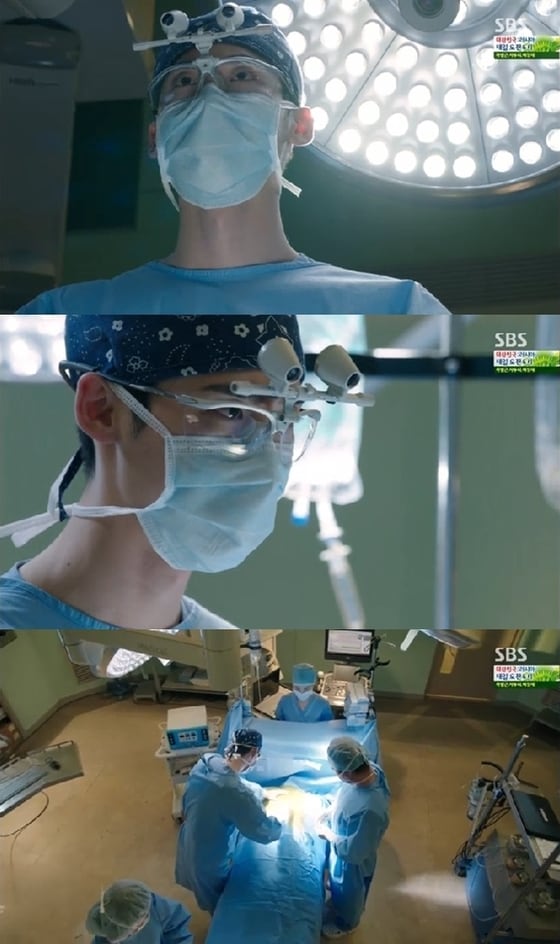 박훈(이종석 분)이 세이버 수술을 하기로 결심했다. © SBS '닥터 이방인' 캡처  