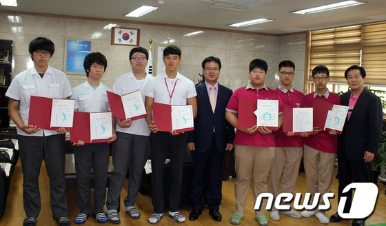 (주)그린엔텍이 인천재능고에 장학금 500만원을 전달했다.© News1  
