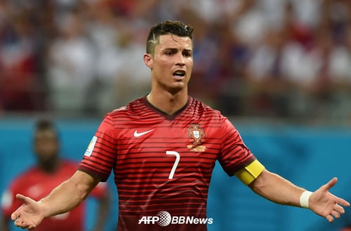 크리스티아누 호날두가 23일(한국시간) 브라질 마나우스의 아마조니아 아레나에서 열린 미국과의 G조 예선 2차전에서 거듭된 슈팅이 골문을 벗어나자 답답한 표정을 짓고 있다. © AFP BBNews=News1  