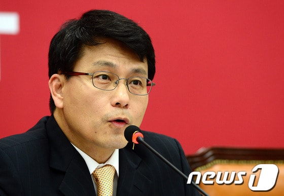 윤상현 새누리당 사무총장. 2014.6.25/뉴스1 © News1 박세연 기자