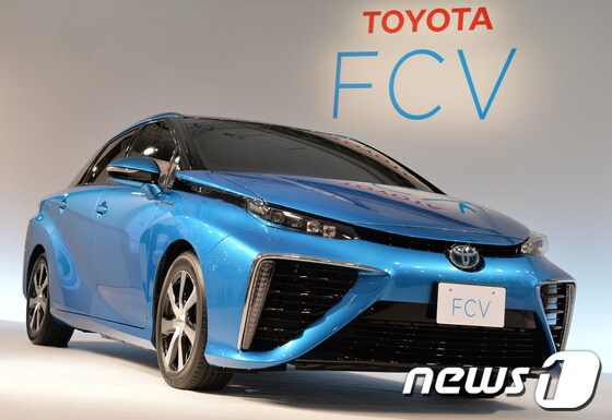 토요타가 내년 3월 일본에서 출시한다고 밝힌 수소연료전지차(FCV) © AFP=뉴스1