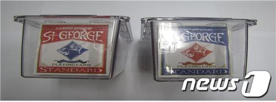 울산지검 형사2부는 수십억원대 사기도박을 지시한 혐의(사기) 등으로 특급호텔 카지노회장을 포함한 일당 15명을 적발, 6명을 구속했다. 사진은 범행에 사용된 순서가 조작된 카드. (울산지검 제공) © News1