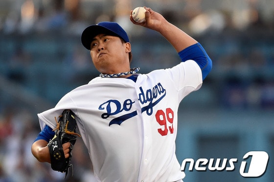 류현진(27·LA 다저스)이 28일(한국시간) 미국 캘리포니아주 로스앤젤레스의 다저스타디움에서 열린 2014 메이저리그 세인트루이스 카디널스와의 경기에서 역투하고 있다.© AFP=News1