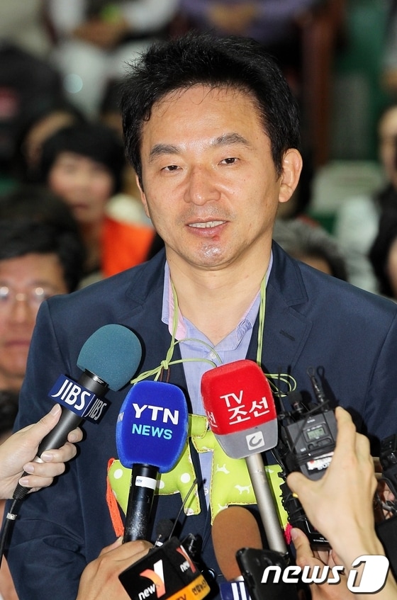 원희룡 제주지사 후보가 제주시 연동의 선거캠프에서 인터뷰를 하고 있다. © News1 이상민 기자   