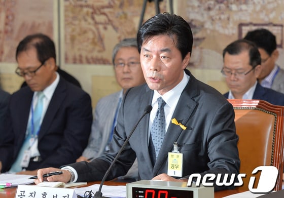 정성근 문화체육관광부 장관 후보자가 10일 오전 여의도 국회에서 열린 교육문화체육관광위원회 인사청문회에 출석해 의원질의에 답변하고 있다. 2014.7.10/뉴스1 © News1   박철중 기자