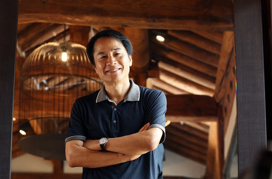 이승우 작가가 18일 오후 서울 삼청동의 한 카페에서 뉴스1과 인터뷰를 하고 있다. /뉴스1