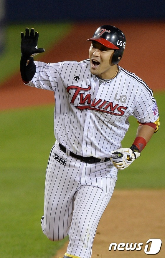 LG 트윈스 정의윤이 24일 트레이드를 통해 SK 와이번스 유니폼으로 갈아입게 됐다. 이날 SK와 LG는 3대3 트레이드를 단행해 전력을 보강했다. ⓒ News1 박지혜 기자