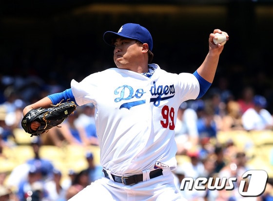 '코리안 몬스터' 류현진(27·LA 다저스)이 3일(한국시간) 미국 캘리포니아주 로스앤젤레스의 다저스타디움에서 열린 2014 메이저리그 클리블랜드 인디언스와의 경기에서 역투하고 있다.© News1