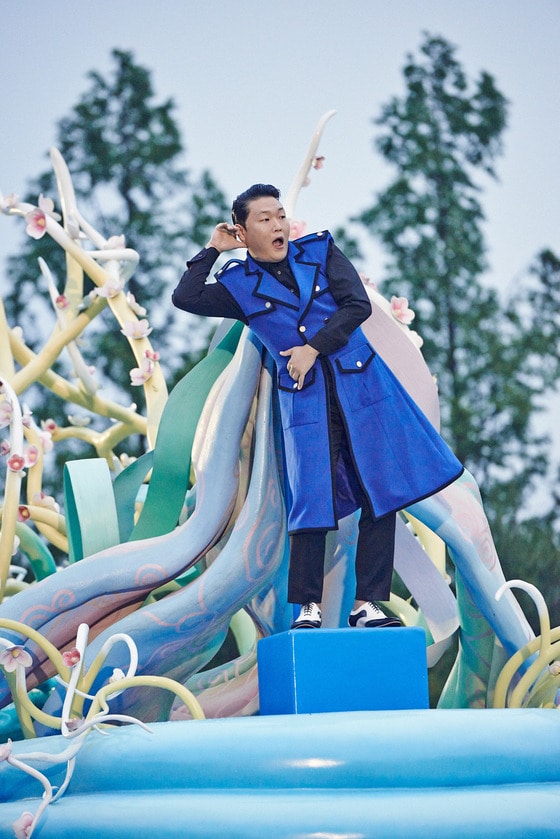 에버랜드는 월드스타 싸이를 광고모델로 전격 발탁했다고 4일 밝혔다. 이번 광고는 싸이 특유의 익살스런 표정과 장난기 어린 모습으로 워터파크인 '캐리비안 베이'에서 스릴 넘치는 다양한 어트랙션들을 즐기는 모습과 에버랜드의 여름축제인 '썸머 스플래쉬 축제'의 다양한 콘텐츠들을 즐기는 모습으로 구성됐다. (에버랜드 제공) 2014.7.4/뉴스1 © News1