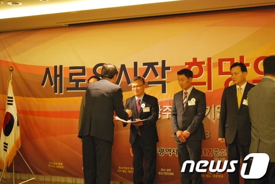 산업통상자원부장관상을 수상하는 이재수 골드텔 대표./사진제공=골드텔© News1 