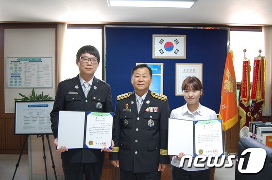1일 하트세이버로 선정된 원주소방서 심주용 소방대원(왼쪽)과 대원대학교 장윤선 학생(오른쪽).2014.8.1/뉴스1 ⓒ News1