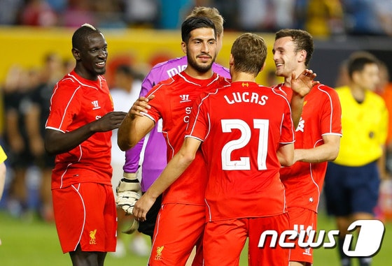 리버풀이 지난달 30일 2014 기네스 인터내셔널 챔피언스컵 조별리그 B조 2차전 맨체스터 시티와의 경기에서 승리한 뒤 기뻐하고 있다. 리버풀은 3차전에서 AC밀란을 상대로 2-0으로 승리했다. 오는 5일 A조 1위인 맨유와 결승전을 치른다. ⓒ AFP=News1