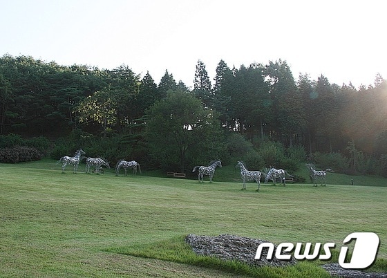 느랭이골 자연휴양림내 말공원의 말 조형물ⓒ News1서순규 기자