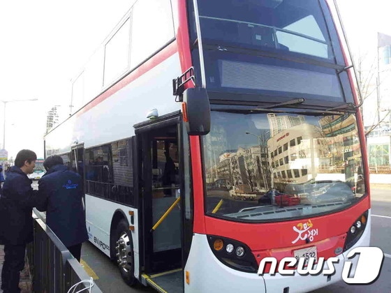 안산시는 31일부터 중앙역~대부도해양관광본부 등을 오가는 2층 버스를 시범운행한다./안산시 제공ⓒ News1