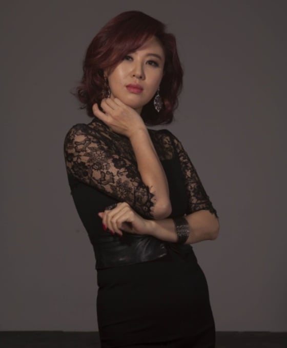 아나운서 출신 배우 김성경.