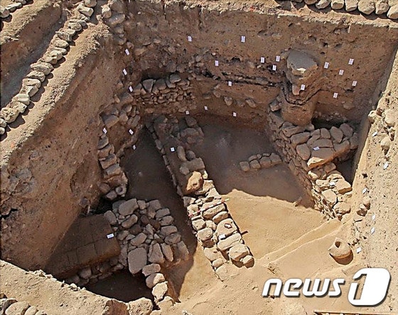 스티븐 콜린스 미 뉴멕시코 주 트리니티 사우스웨스턴대 박사 연구팀이 요르단 강 동부에서 발견한 탈 엘-하맘 지역 유적. 연구팀은 이 유적이 성서에 나오는 소돔으로 추정하고 있다. (콜린스 연구보고서) ⓒ News1