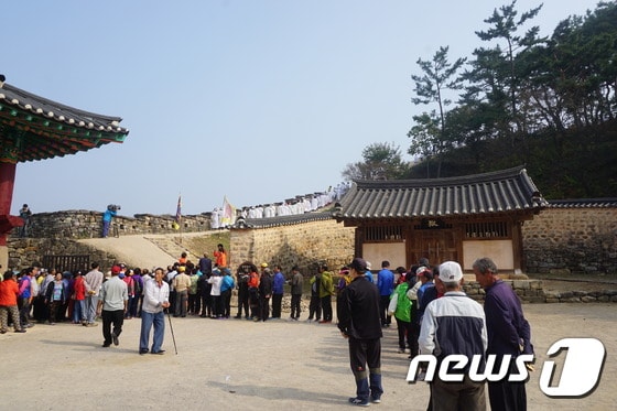 고창군이 유구한 역사문화와 청정자연의 교육적 가치에 초점을 맞춰 ‘전국 수학여행단 유치’에 나선다. 사진은 고창읍성&#40;뉴스1/DB&#41;ⓒ News1 