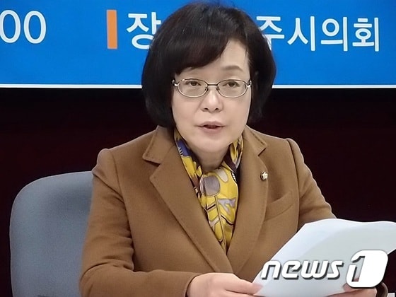 박혜자 새정치민주연합 의원이 19일 광주시의회 3층 기자실에서 '국립아시아문화전당은 광주의 미래입니다'를 주제로 기자회견을 하고 있다.2015.11.19/뉴스1ⓒ News1 최문선 기자