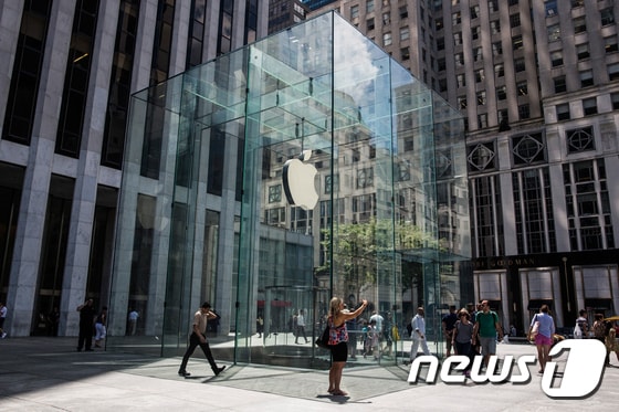 뉴욕 5번가에 위치한 애플 스토어. ⓒ AFP=뉴스1