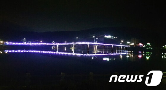 해지개 다리 야경 (고성군  제공)  ⓒ News1  서용찬  기자