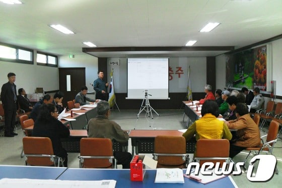 충북 충주시는 2015년 지역발전위원회의 지역행복생활권 선도사업으로 선정된 충주 소태구룡지구 ‘새뜰마을사업’에 대해 올해 12월까지 시행계획을 수립하고 내년 2월 착공에 들어갈 예정이다.ⓒNews1