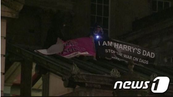 아빠 권리 부르짖는 남성운동가 단체 '뉴 파더 포 저스티스 앤 스탑 더 워 온 대드'ⓒ BBC 방송