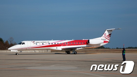 사진은 코리아익스프레스에어 여객기.(양양군 제공) 2015.12.1/뉴스1 ⓒ News1 윤창완 기자