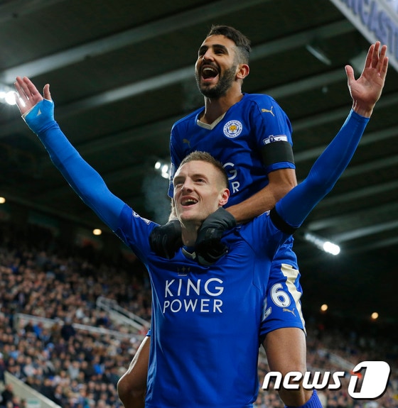 레스터 시티의 제이미 바디(아래)와 리야드 마레즈. ⓒ AFP=News1
