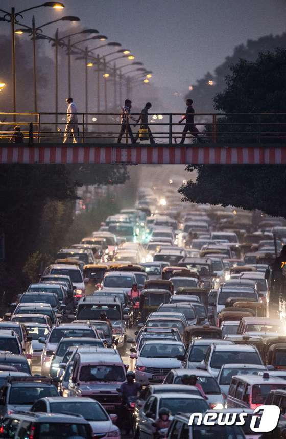 뉴델리 도심의 혼잡한 도로의 모습 ⓒ AFP=뉴스1